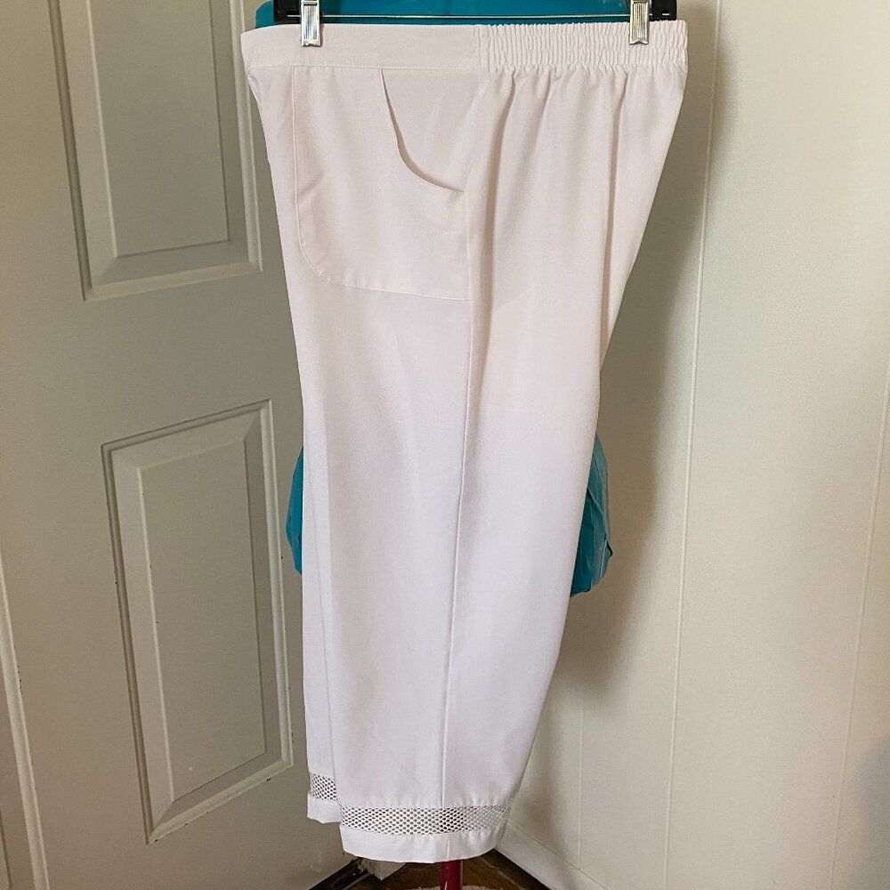 Alfred Dunner White Capris Women Size 8